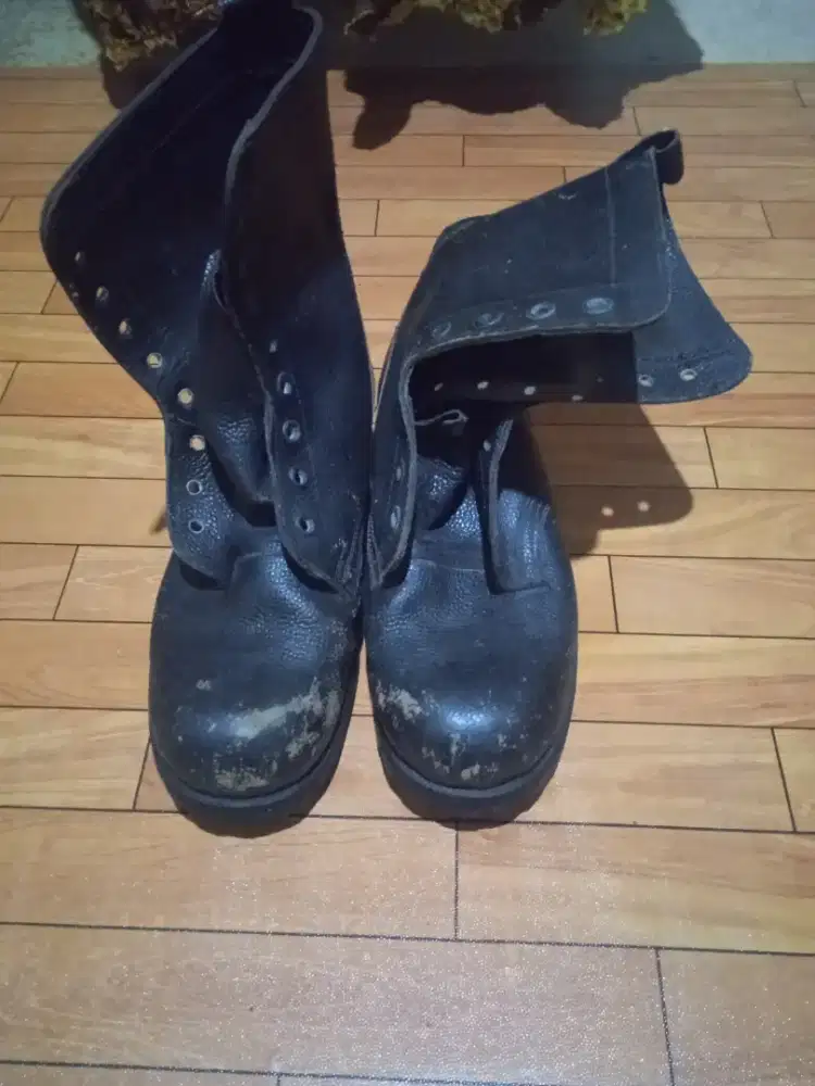 Dijual sepatu kulit