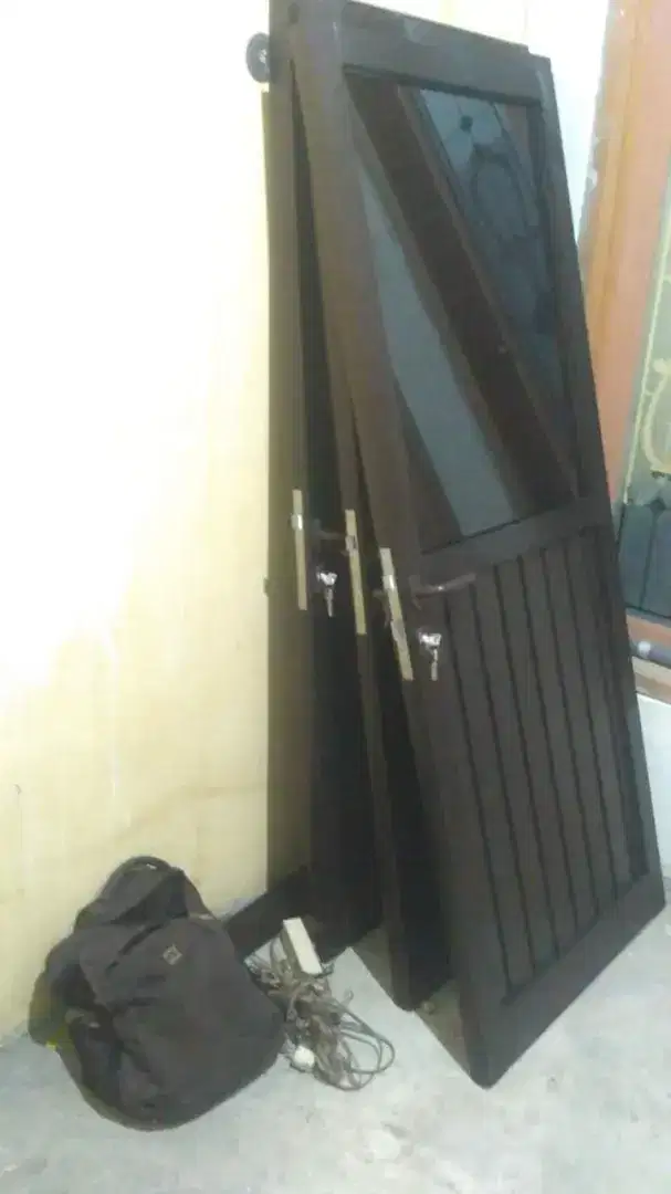 Pintu kaca aluminium