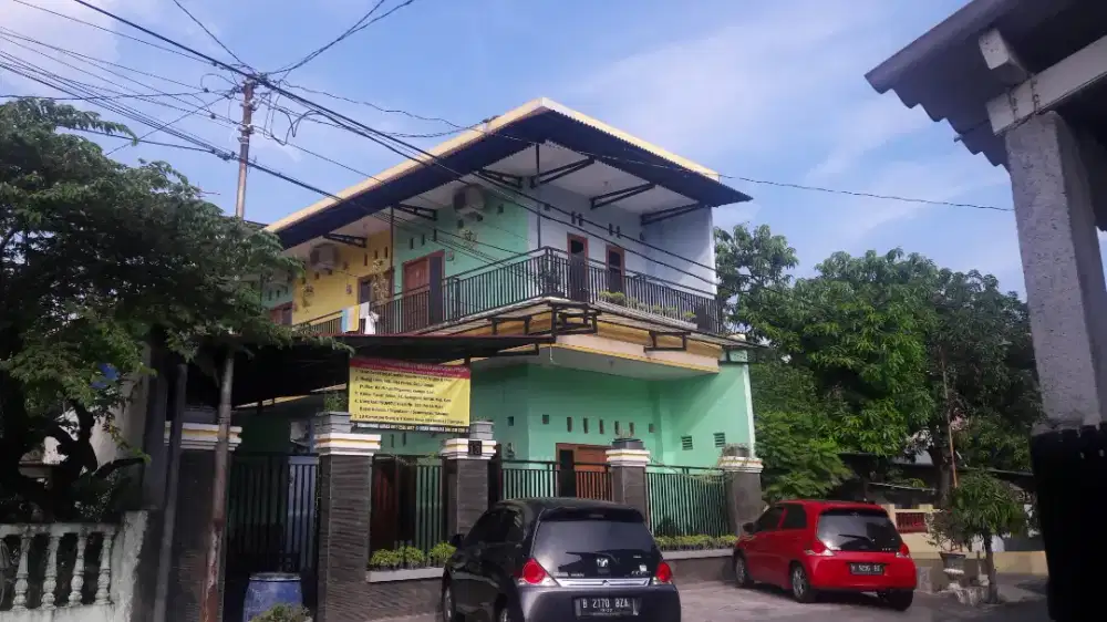 Kost Putri (Krywti/Mhsswi, tgl 3 km u 1 & 2 org, Rp1,4 & Rp1,8 jt/bl)