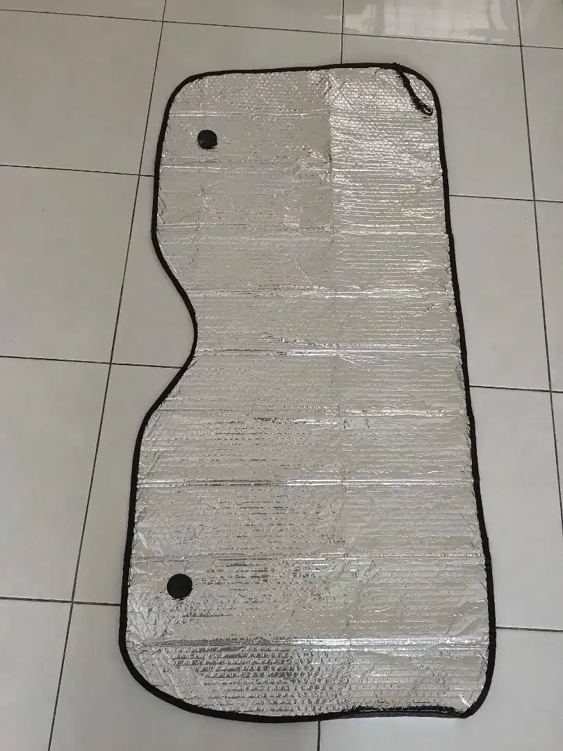 penutup kaca mobil