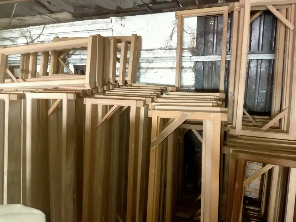 Pintu kusen dan jendela kayu bisa jasa pasang engsel kunci