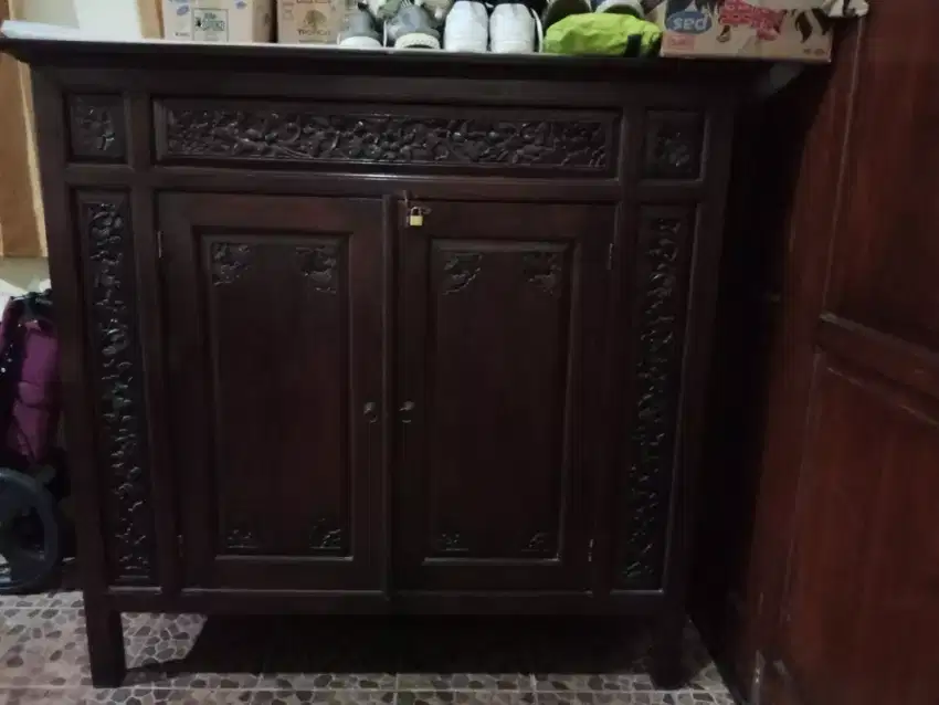 Lemari jati tua Antik