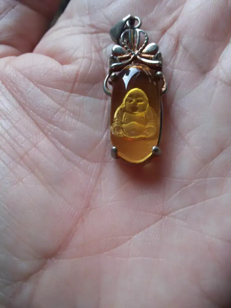 Liontin Budha kuning dari China