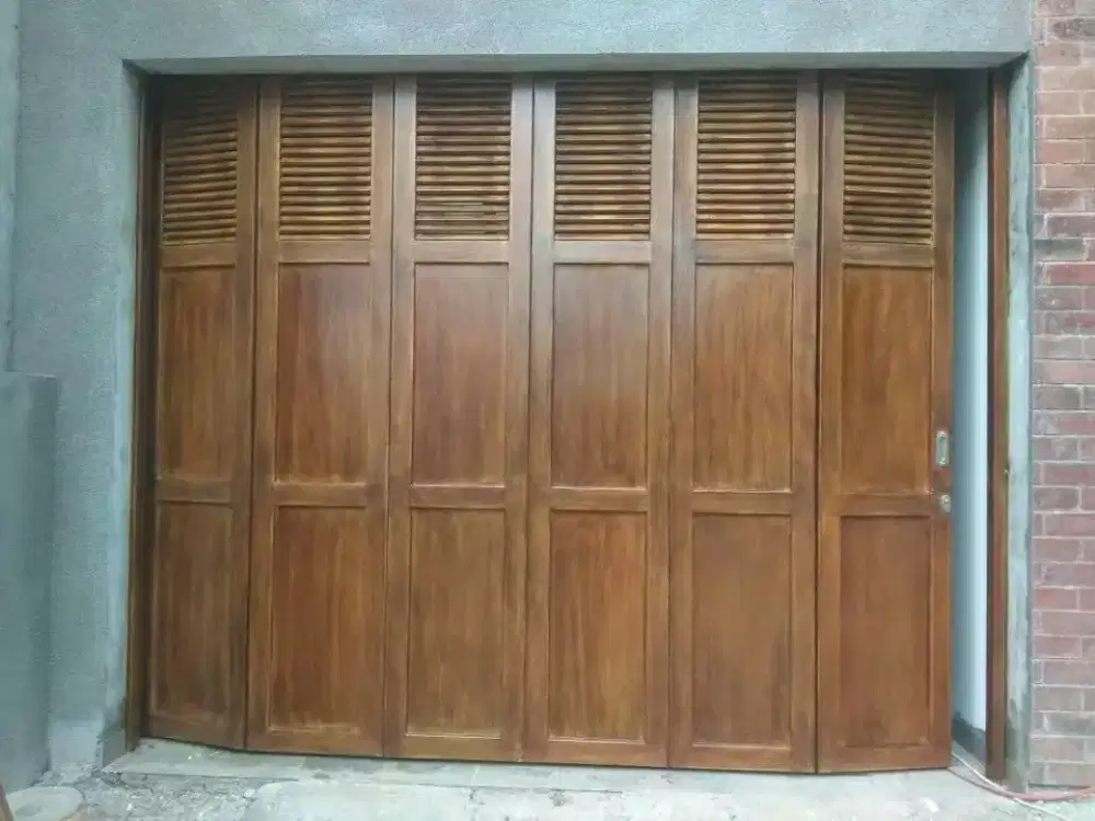 Pintu garasi kayu jati