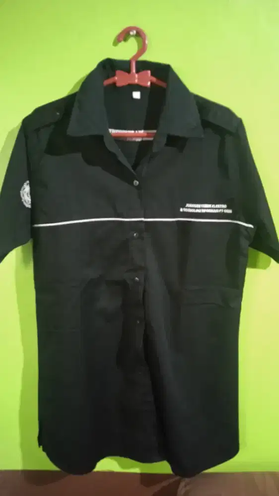 Kemeja hitam size L