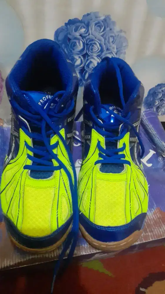 Sepatu running merk professional