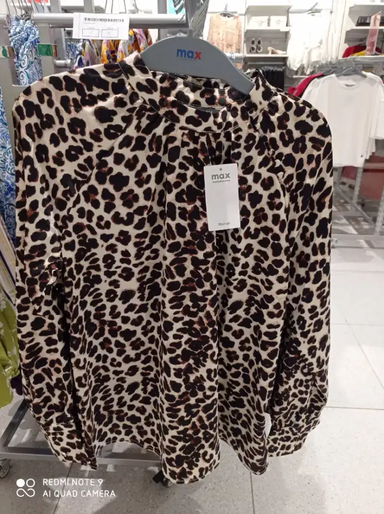 Merek Max cakep banget elegant makenya pas body