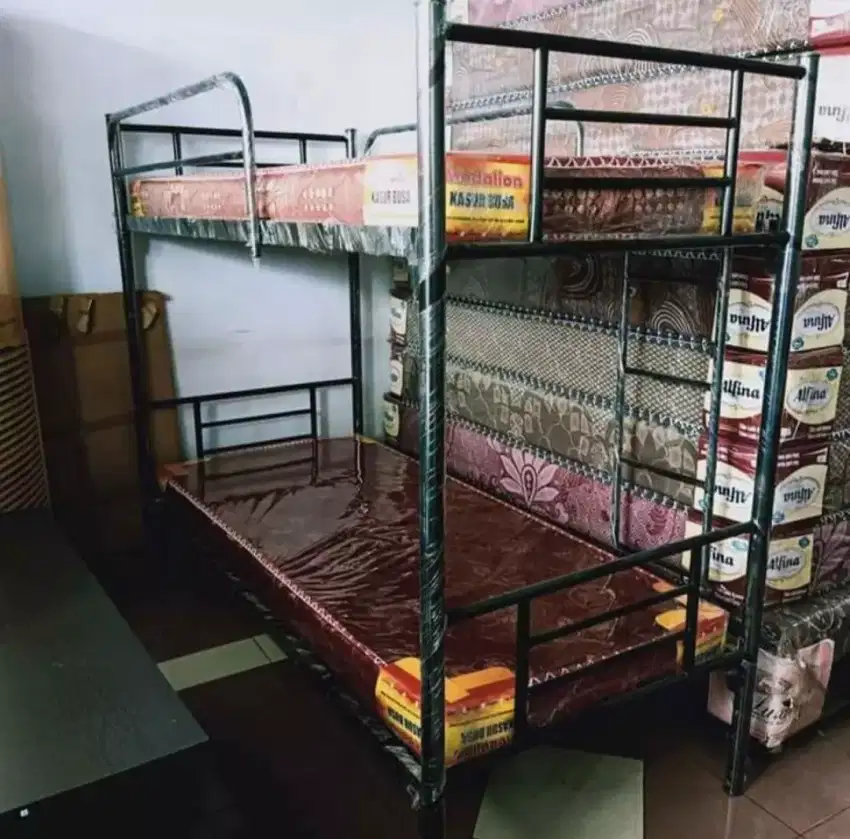 TEMPAT TIDUR BESI / RANJANG BESI 2 SUSUN MERAH DAN BIRU