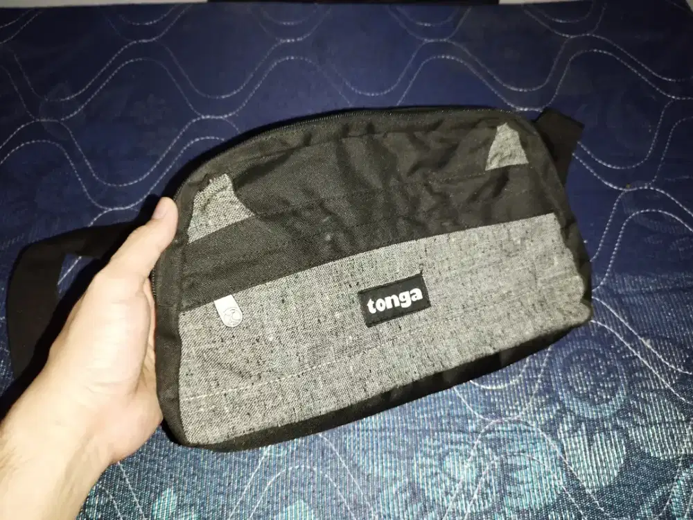 Tas Selempang Tonga Hitam Abu