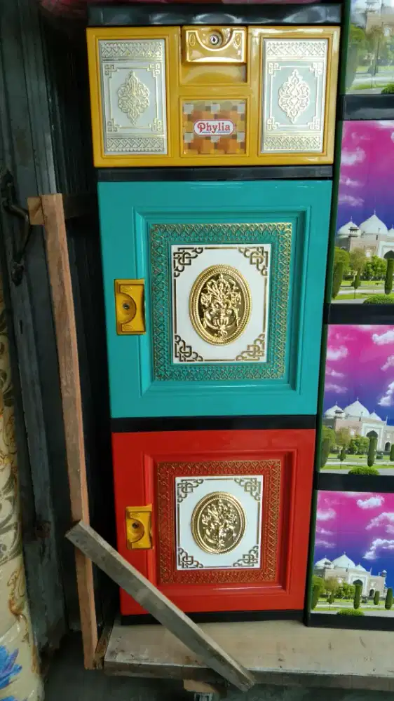 Lemari plastik pakaian