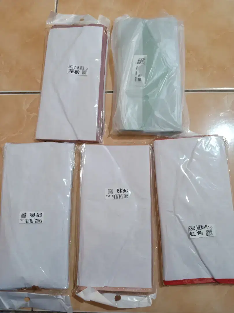 Dompet panjang.