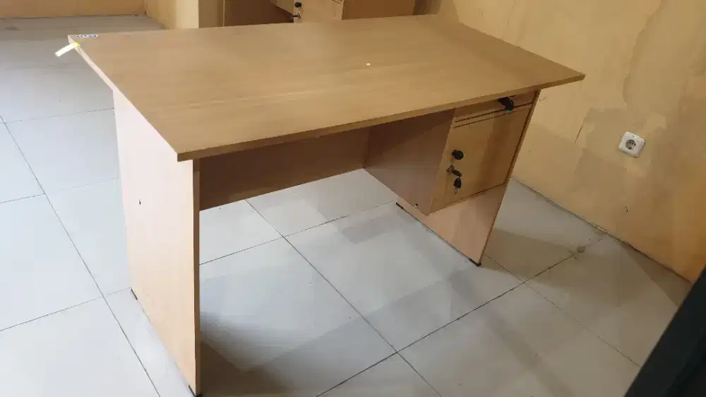 Meja Tulis Kantor Kayu 120x60cm Taft