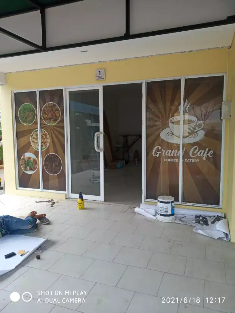 Sticker oneway untuk promosi tempat usaha anda