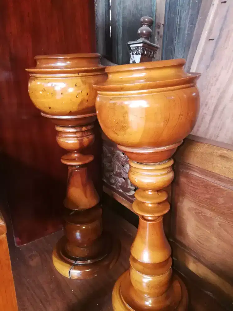 Tempat pot bunga dari kayu 2 unit tinggi 65cm,lebar 25cm