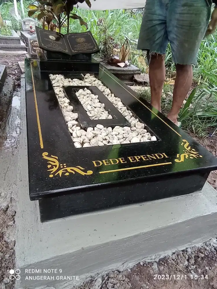 Nisan dan makam