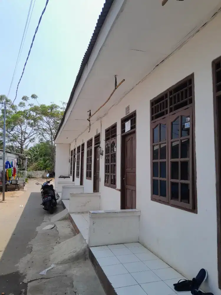 Disewakan rumah 3 petak di Jl. Family Pasar minggu Kembangan selatan