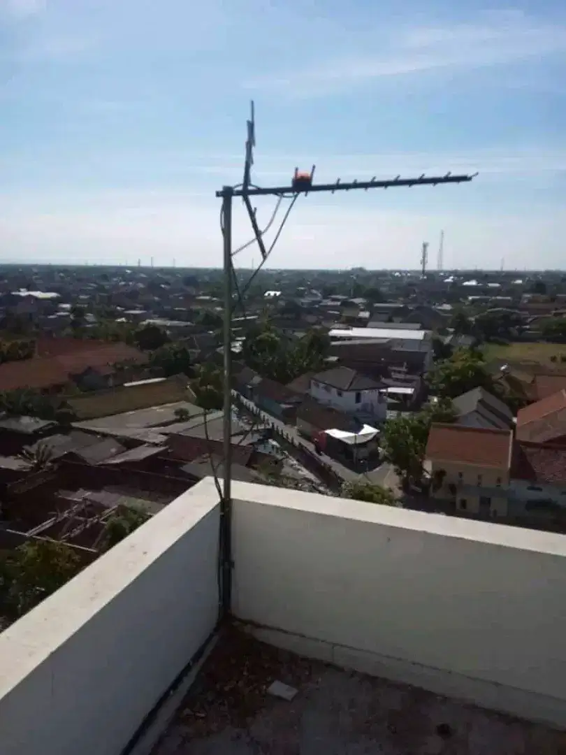 Antena LED, LCD dan tabung