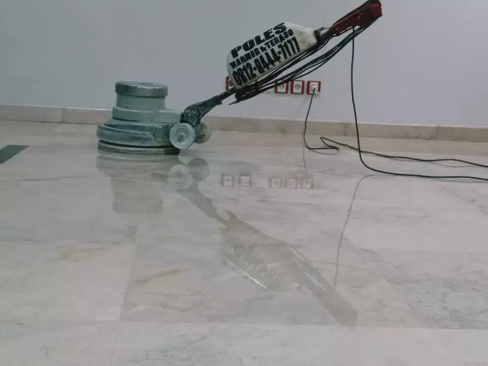 Poles lantai marmer tahap awal/baru
