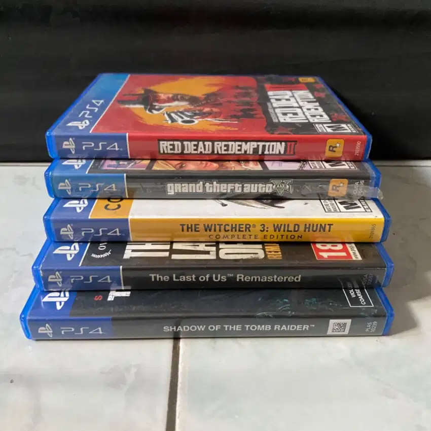 BD / KASET PS4 BUNDLE: RED DEAD REDEMPTION, GTA V, THE WITCHER DLL