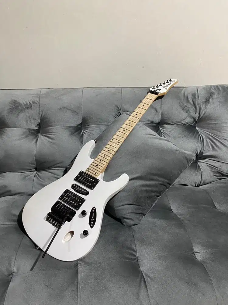 DIJUAL IBANEZ WHITE SLIM [S]