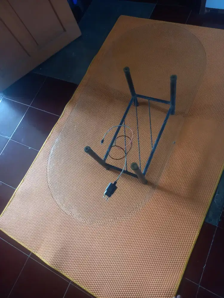 Meja tamu kaca Oval