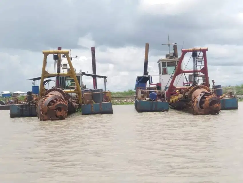 Kapal keruk CSD cutter suction dredger pengerukan pasir lumpur