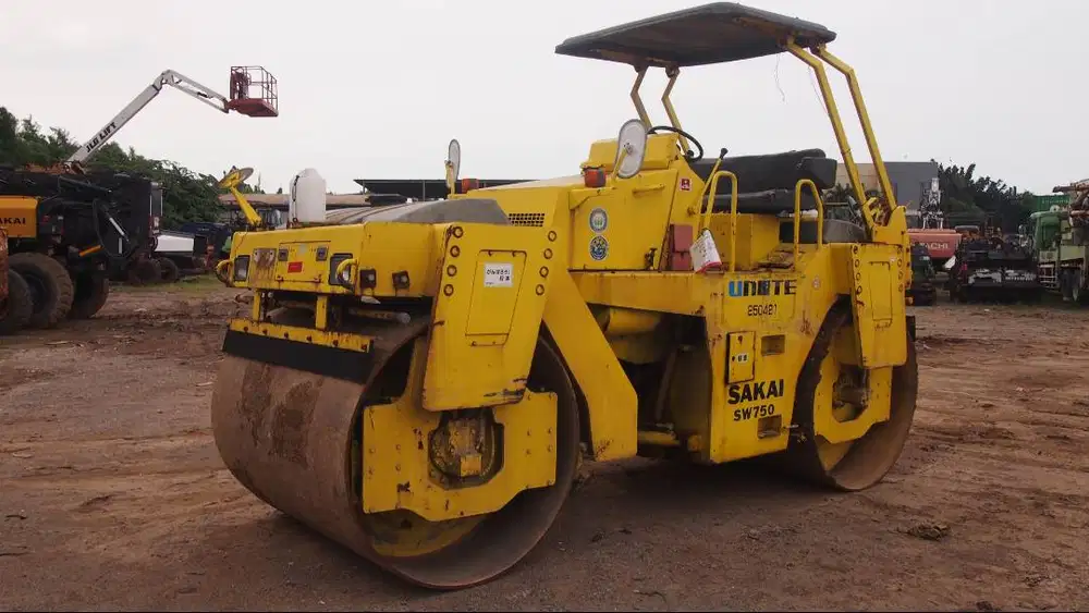 Tandem Roller Sakai SW750 Kapasitas 8 Ton Ex Japan