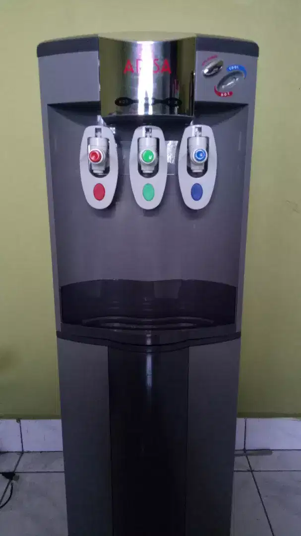 Dispenser air minum