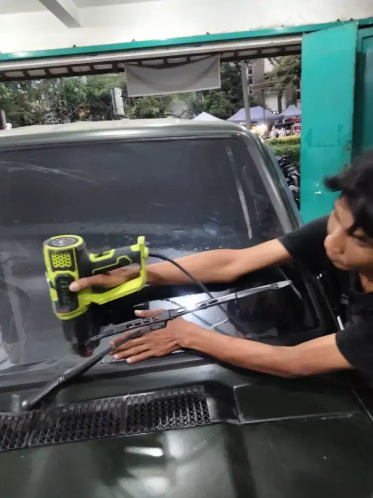 teknisi pasang kaca film mobil panggilan