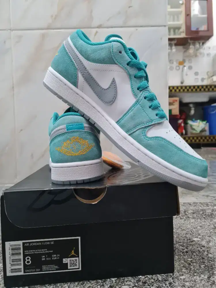 Air Jordan 1 Low SE (New Emerald)