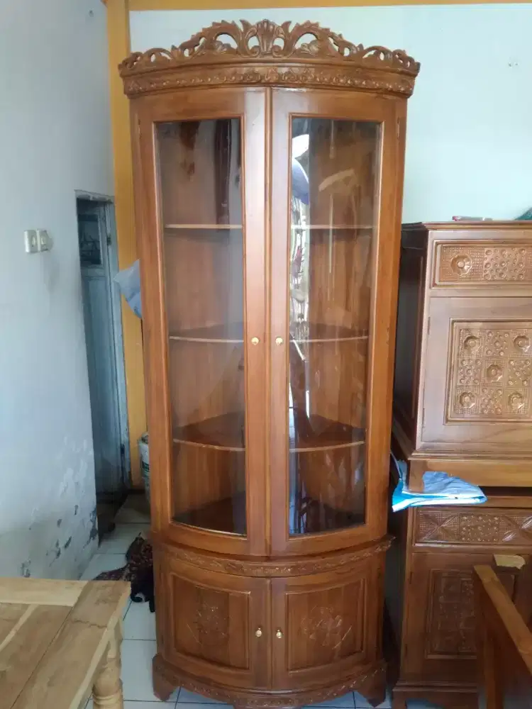 Almari Hias (Sudut) Jati Jepara