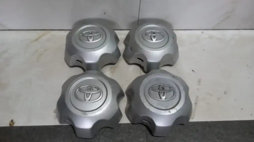 Dijual dop ori 1 set/4 pcs toyota hilux kondisi mulus harga 1jt