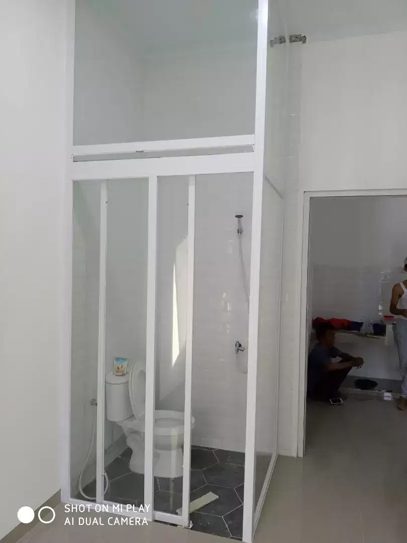 Sekat kaca / box shower kamar mandi