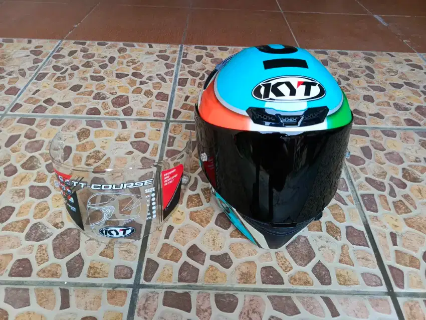 Helm KYT TT course size M