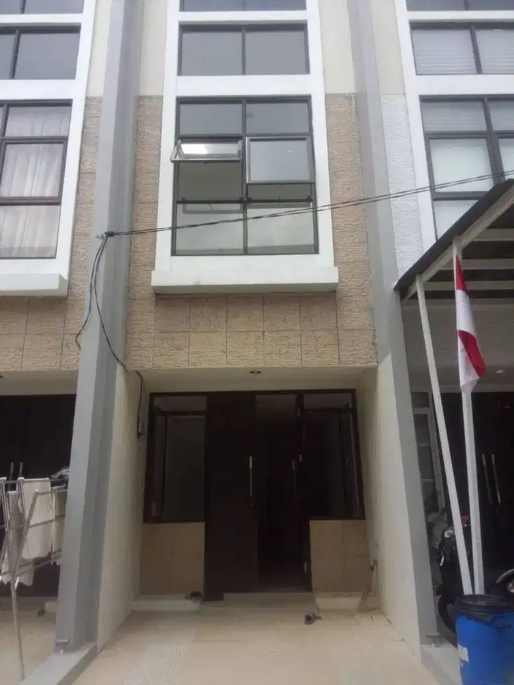 DISEWAKAN RUMAH STRATEGIS DI CINERE DEKAT DENGAN STASIUN & SEKOLAHAN