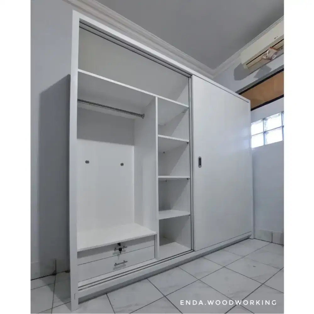 Lemari pakaian besar 2 pintu sliding