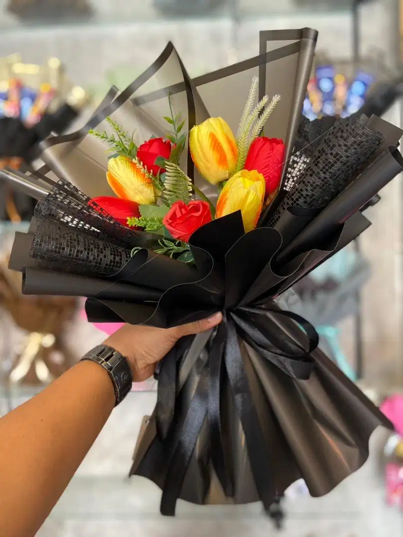 Bouquet Buket Bunga Mawar Artificial Kado Hadiah Wisuda Ulangtahun