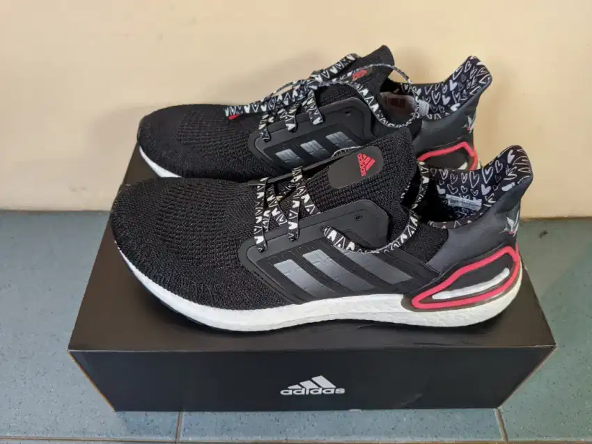 Sepatu Lari Pria Adidas Ultraboost FX8895 Ukuran UK 10,5 Original.
