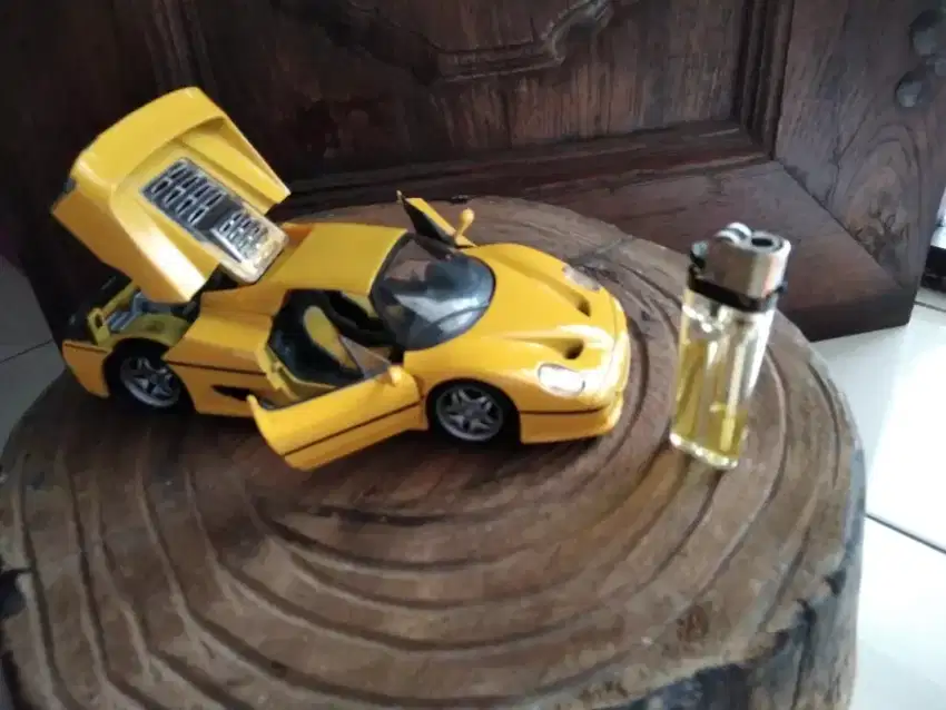 Ferarri F40 1991 by Maisto Thailand scale 1:24 yellow bumble bee