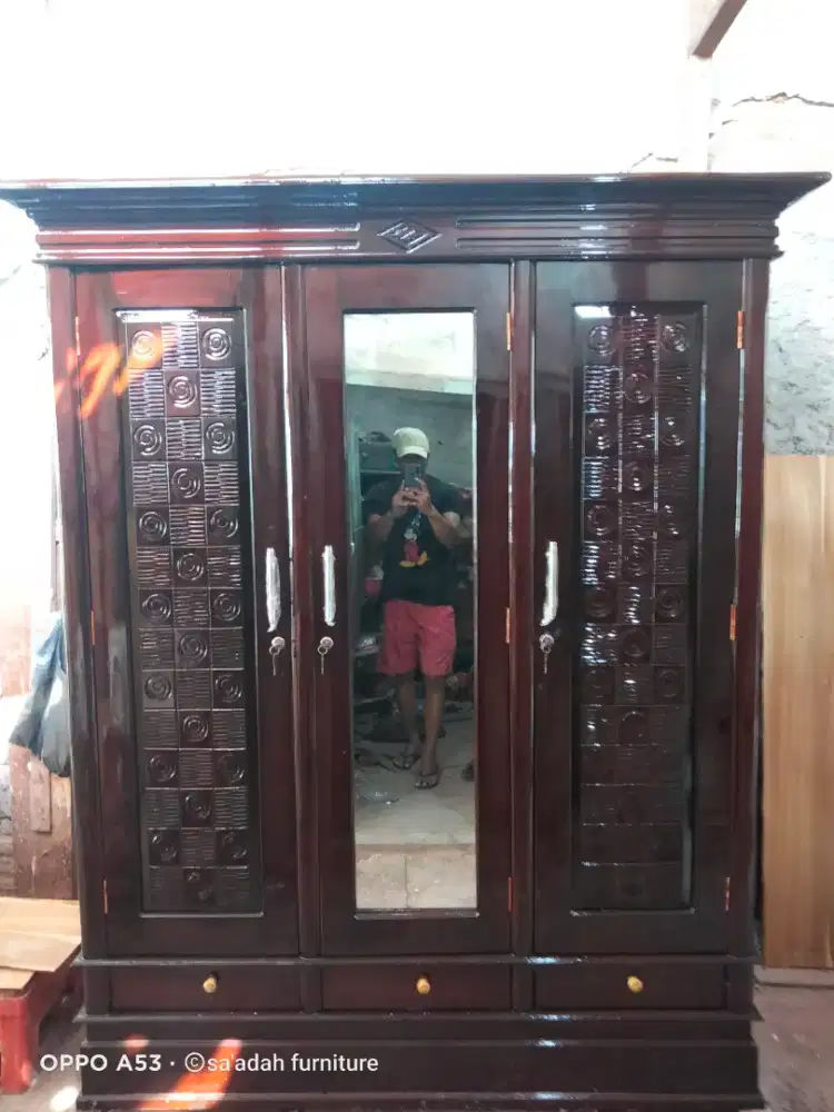 Lemari jati pintu 3