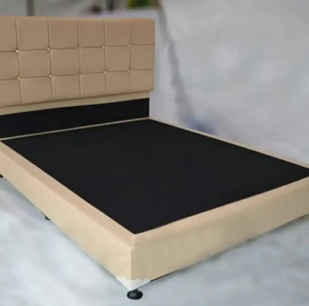 Dipan tempat tidur minimalis