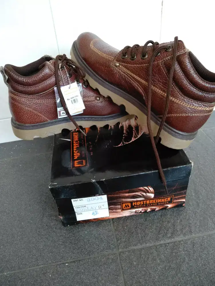Sepatu semi boot MOSTBREINNER