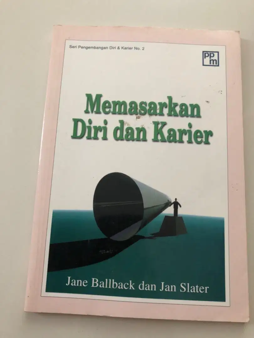 #Dirumahaja, baca buku kecantikan dan pengembangan karir diri