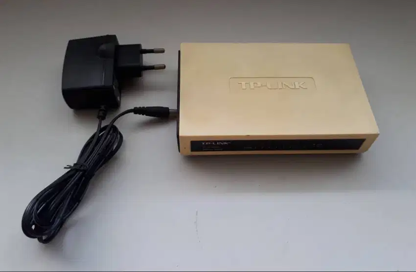Networking TP-Link Ethernet Switch TL-SF1008D (A-540)