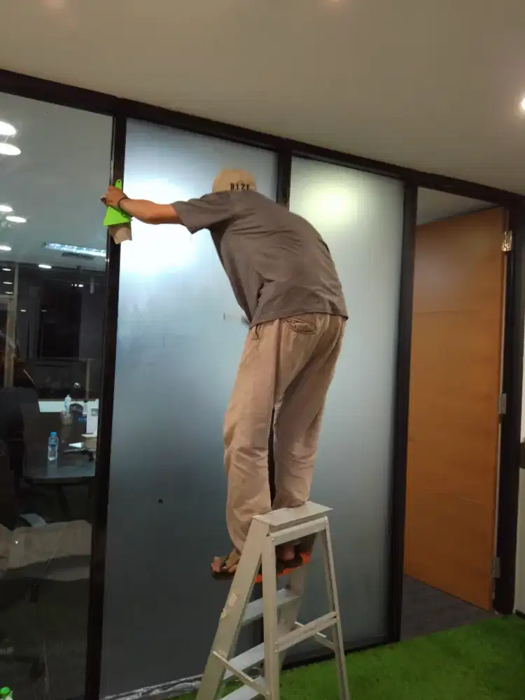 Jasa Pasang Kaca Film dan Stiker Kaca Rumah/Gedung