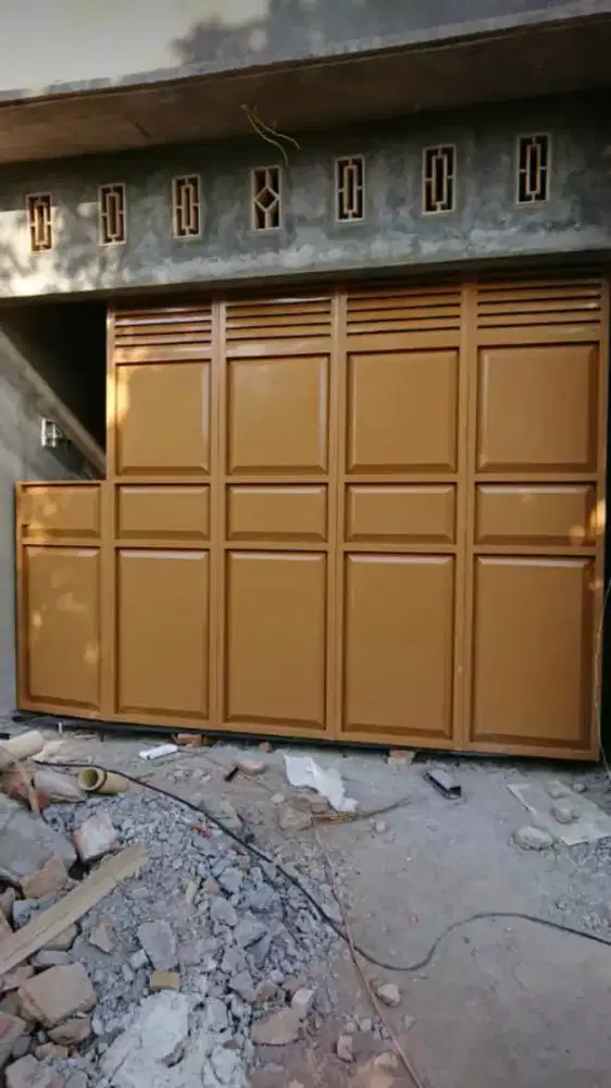 Pintu garasi dan ruko