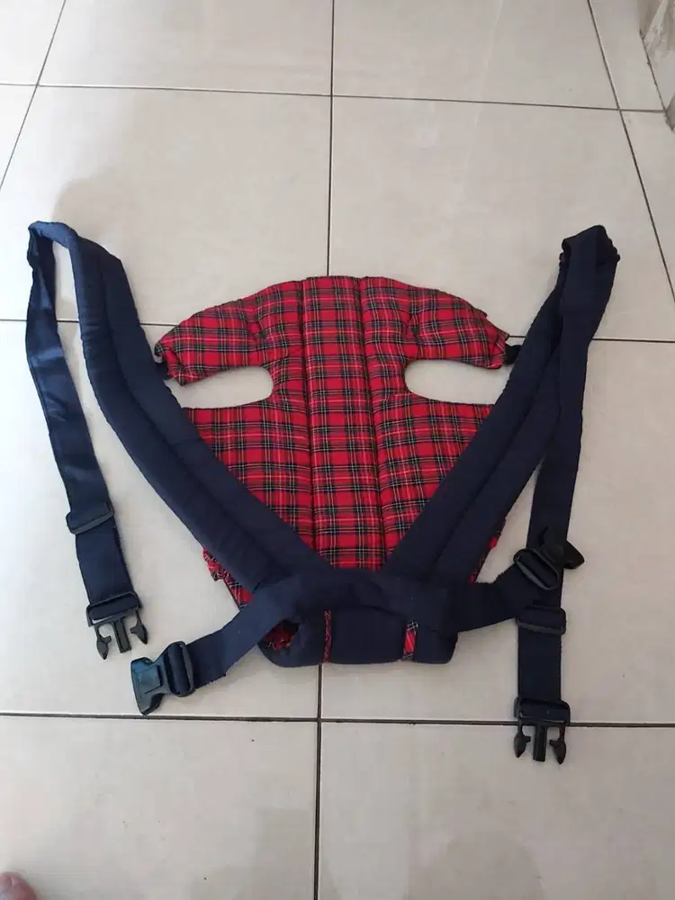 Gendongan bayi buat traveling