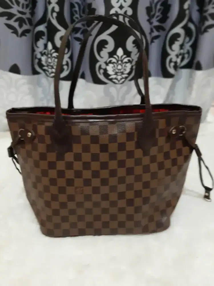 Tas louis vuitton ada Noser nya