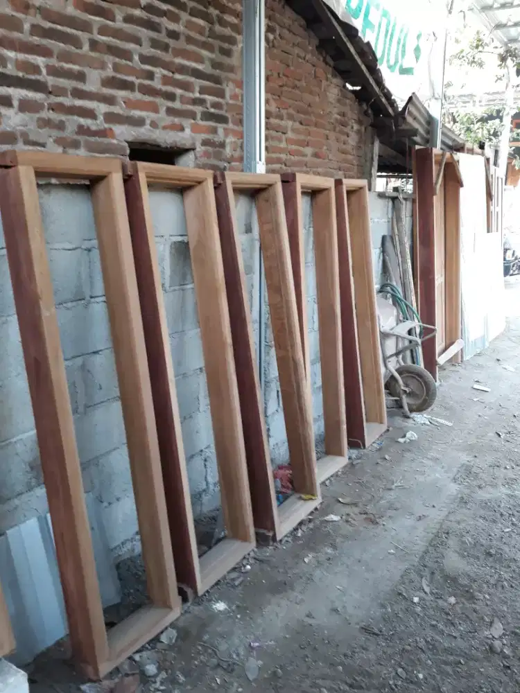 Kusen sepaket sdh ada kaca bening.