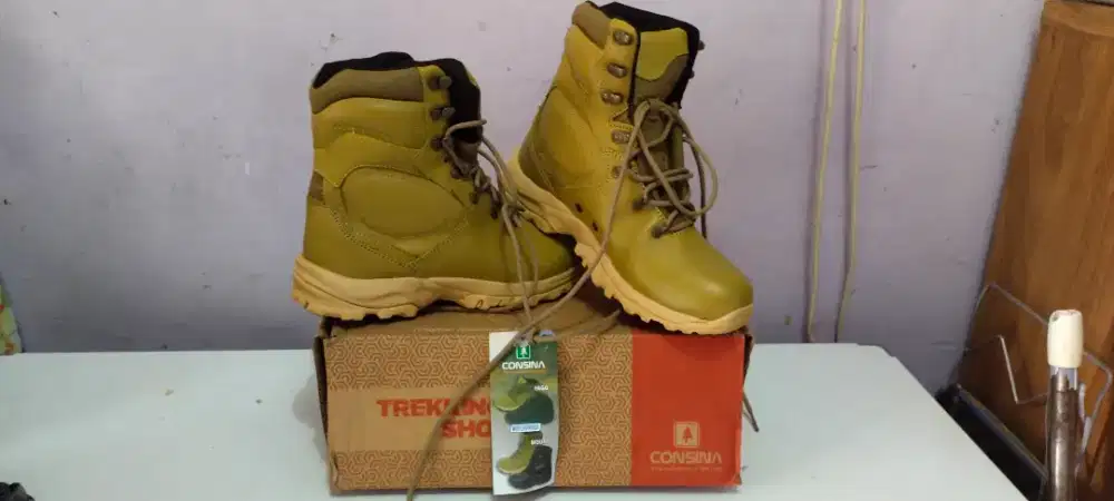 Sepatu gunung CONSINA ORI
